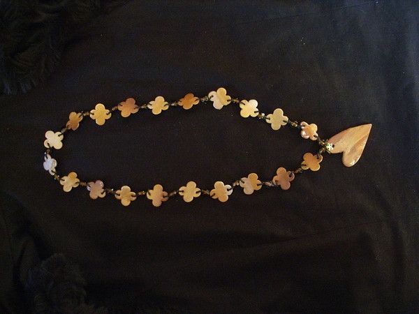 Collier avec un dégradé d'or